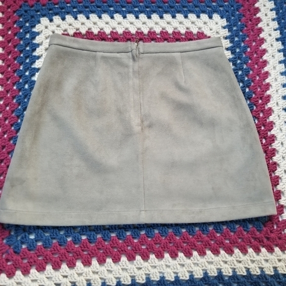 HYFVE Buckle sz Large faux suede skirt - Picture 4 of 6